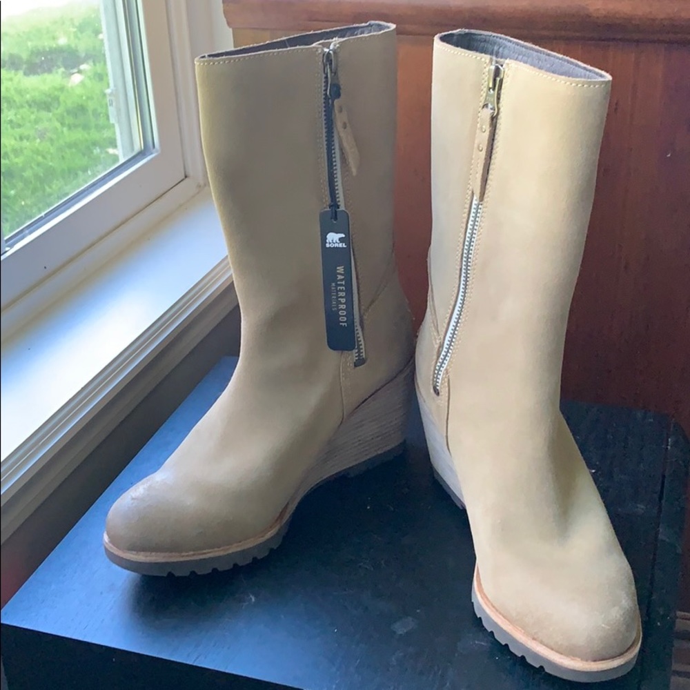New Sorel suede wedge boots. Never worn.